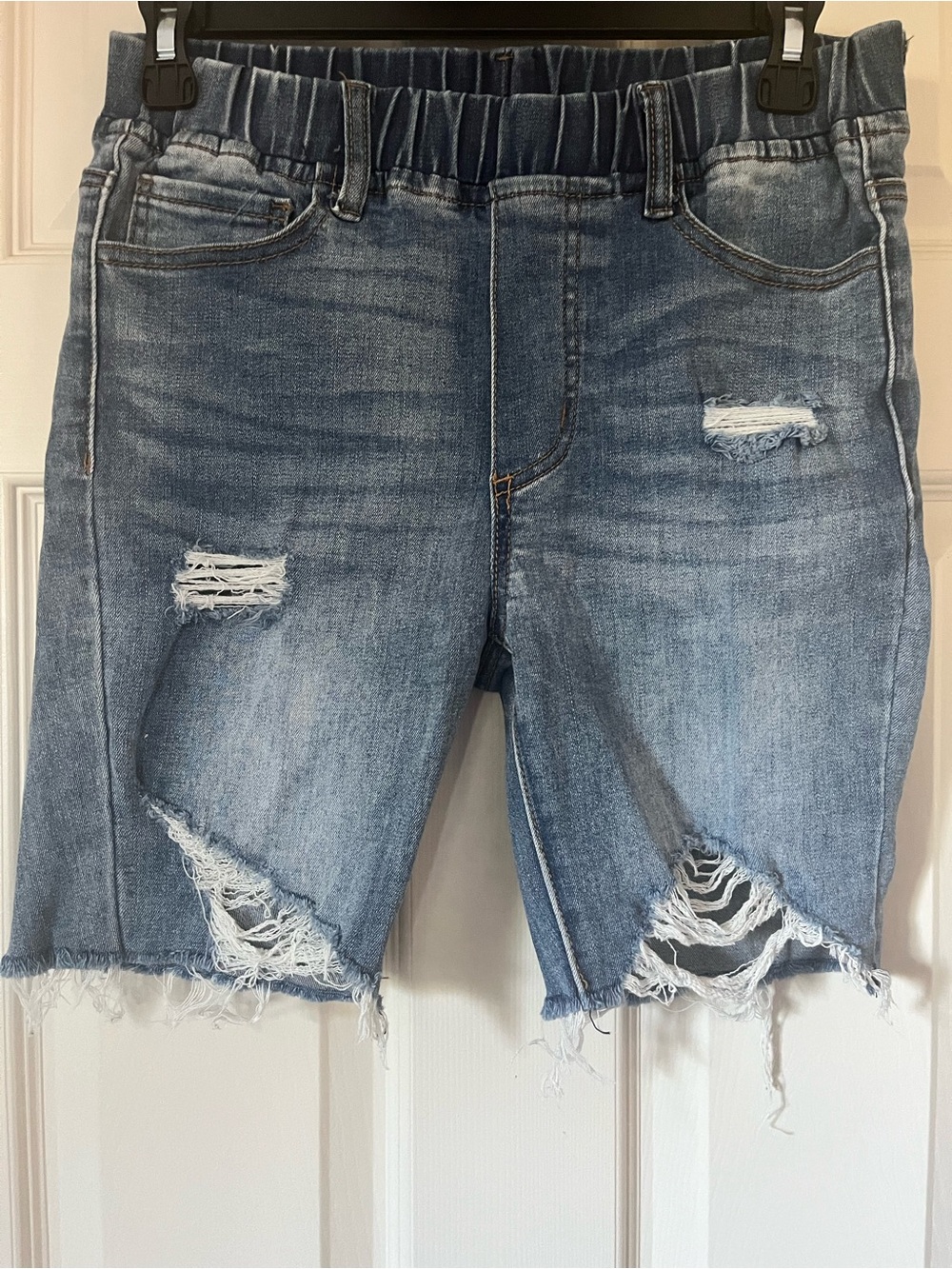 grace & lace women’s distressed mid-blue stretchy waist bermuda shorts